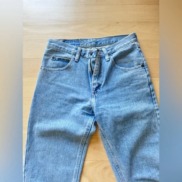 Wrangler Premium Quality Jeans 29x30 Straight Leg Light Wash Denim Classic Fit - Picture 2 of 6